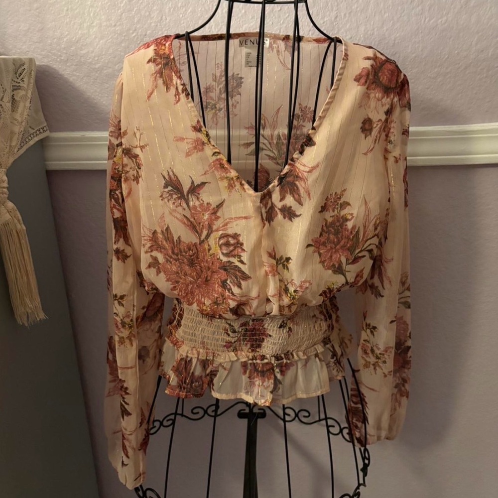 Women’s VENUS Floral V-Neck Blouse Size XS